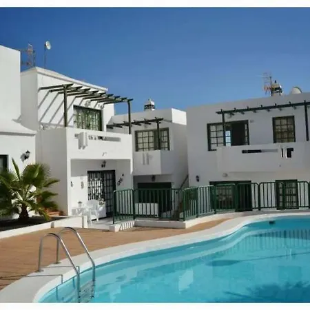 Апартаменты Puerto Del Carmen Sleeps 4 Pool Wifi *